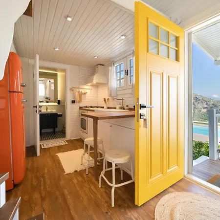 The Box House & Charming Private Tiny House & Pool * غوجيك