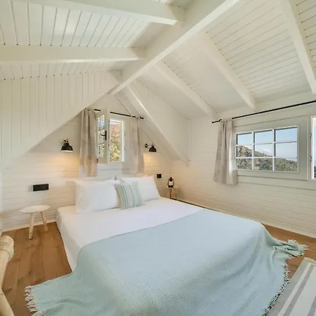 The Box House & Charming Private Tiny House & Pool فيلة غوجيك