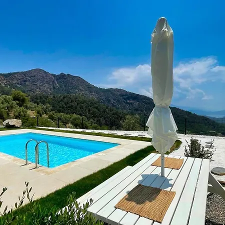 The Box House & Charming Private Tiny House & Pool فيلة *
