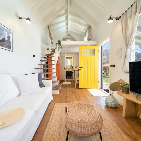 فيلة The Box House & Charming Private Tiny House & Pool