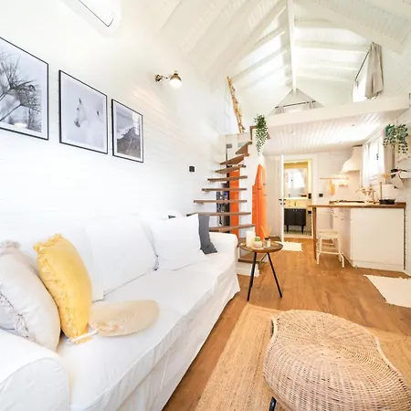 The Box House & Charming Private Tiny House & Pool فيلة *