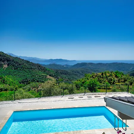 The Box House & Charming Private Tiny House & Pool فيلة