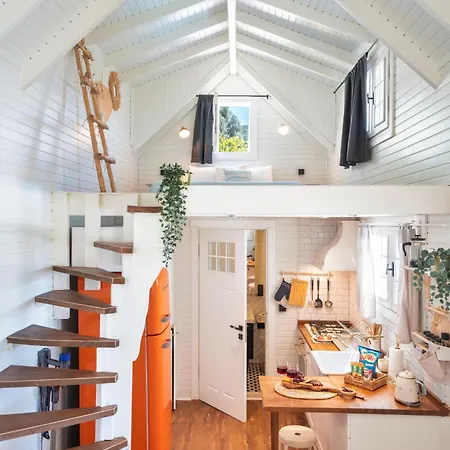 فيلة The Box House & Charming Private Tiny House & Pool *