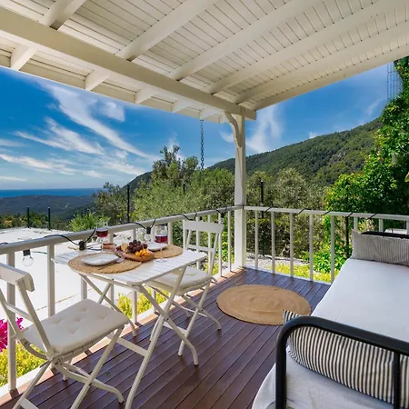 The Box House & Charming Private Tiny House & Pool فيلة غوجيك