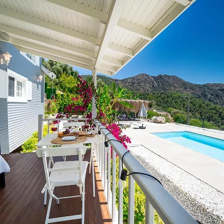 The Box House & Charming Private Tiny House & Pool Villa *